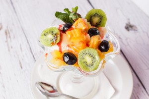 Мороженое с фруктами